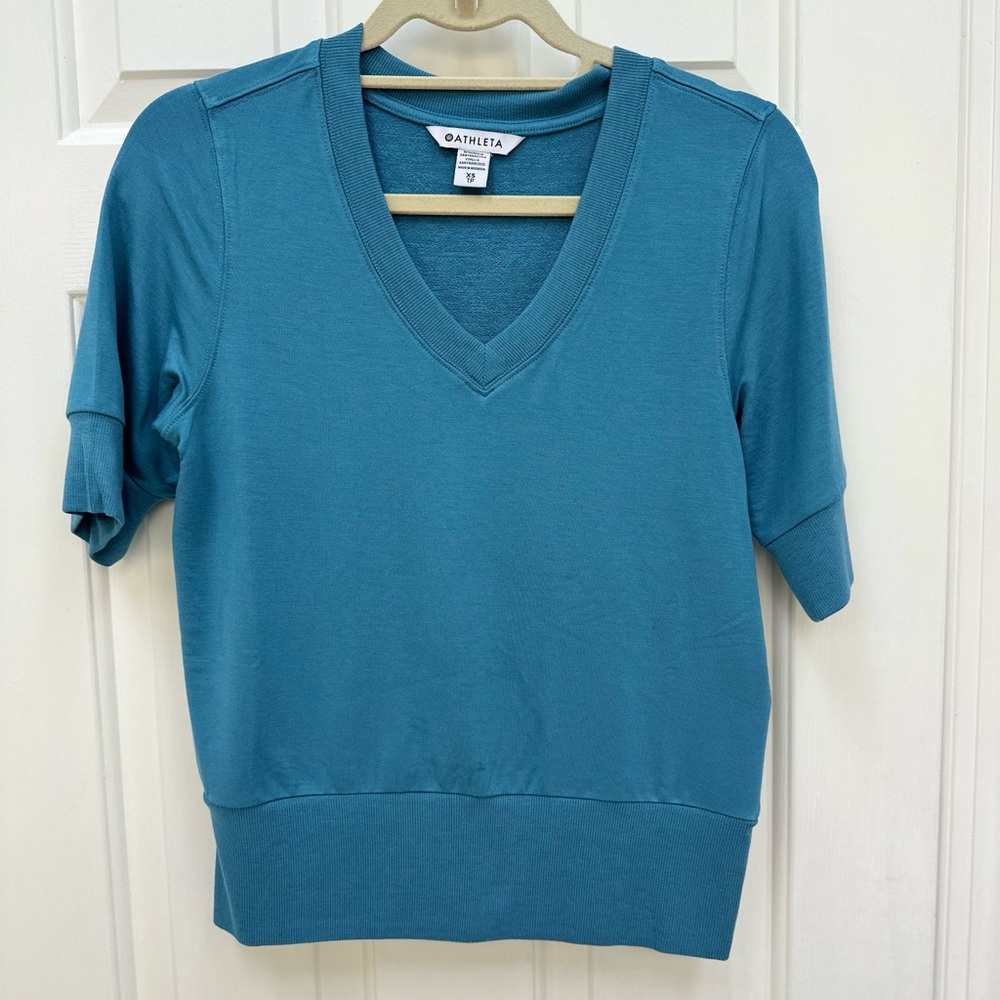 Athleta summer 2023 small  v neck sweatshirt